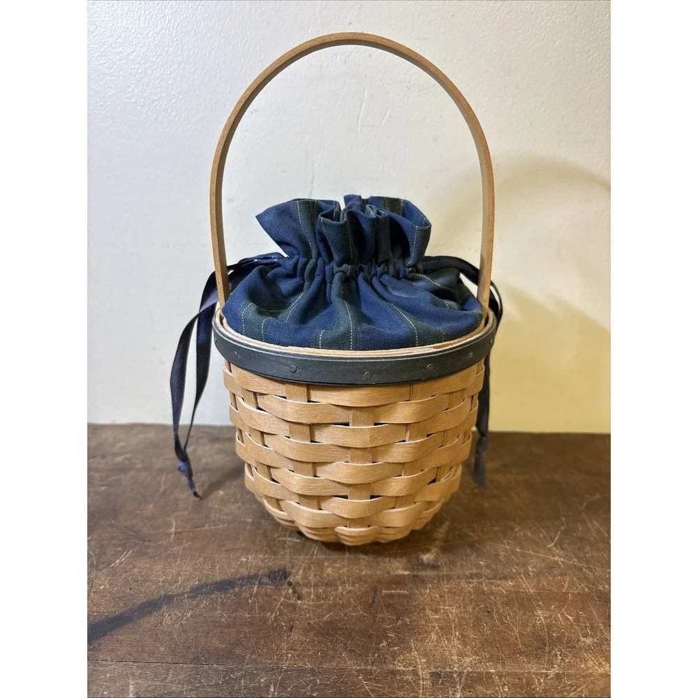 Longaberger Collectors Club Renewal Basket – 2004 (Navy & Green)